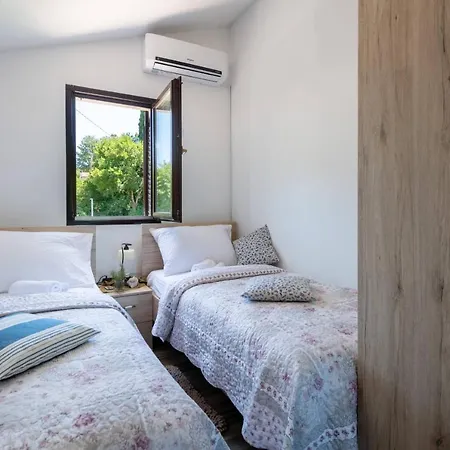 Madonnina ヴィラ Manjadvorci