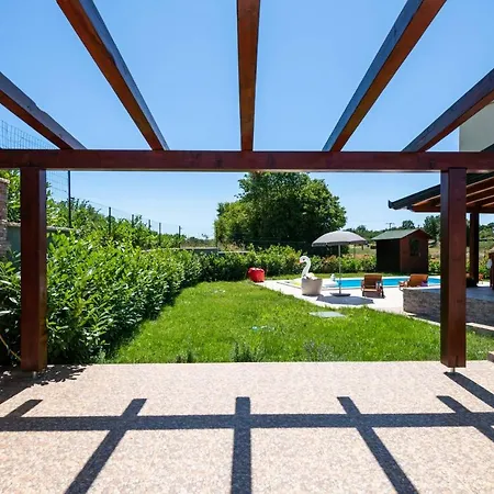 Madonnina Vila Manjadvorci